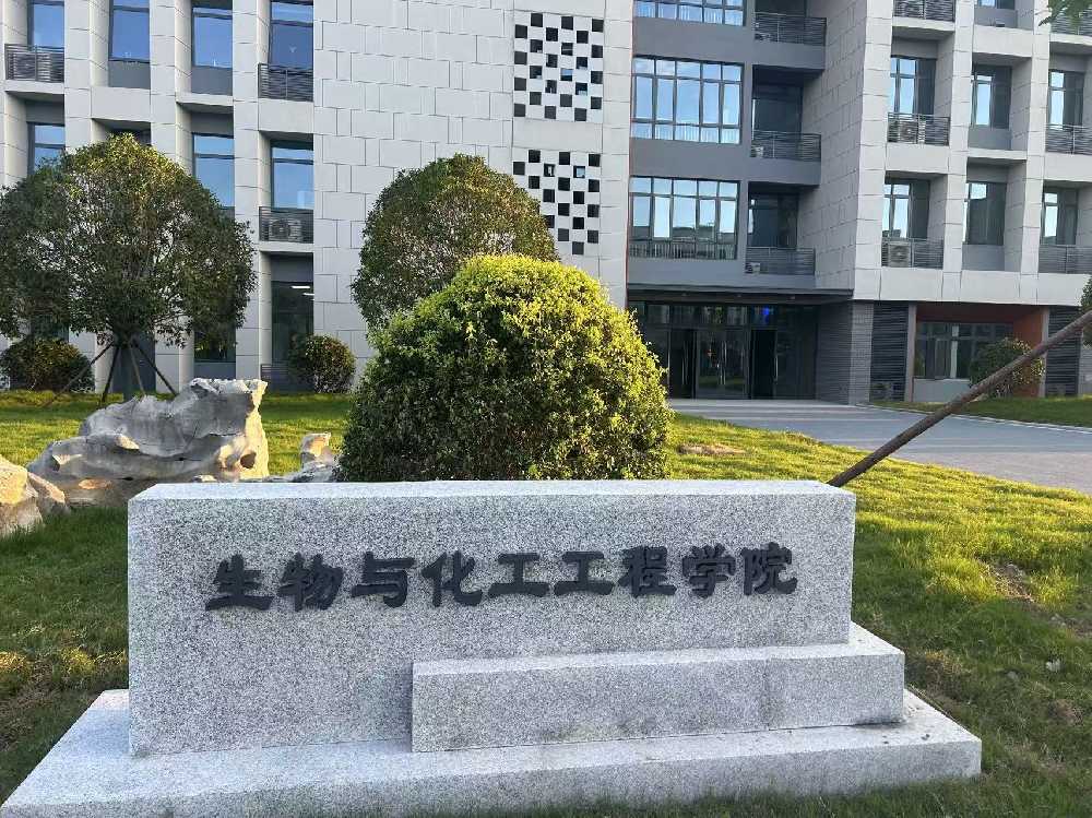 崇州市扬州职业大学体育场高杆灯项目